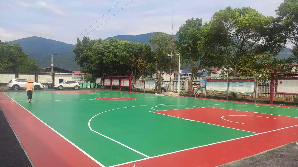 湖南某村委会篮球场